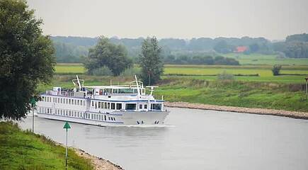 Die MS Poseidon von Boat Bike Tours