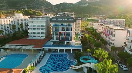 4* White City Beach Hotel Impressionen